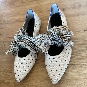 Never worn rare Tuxedo Mary Jane Rothy’s